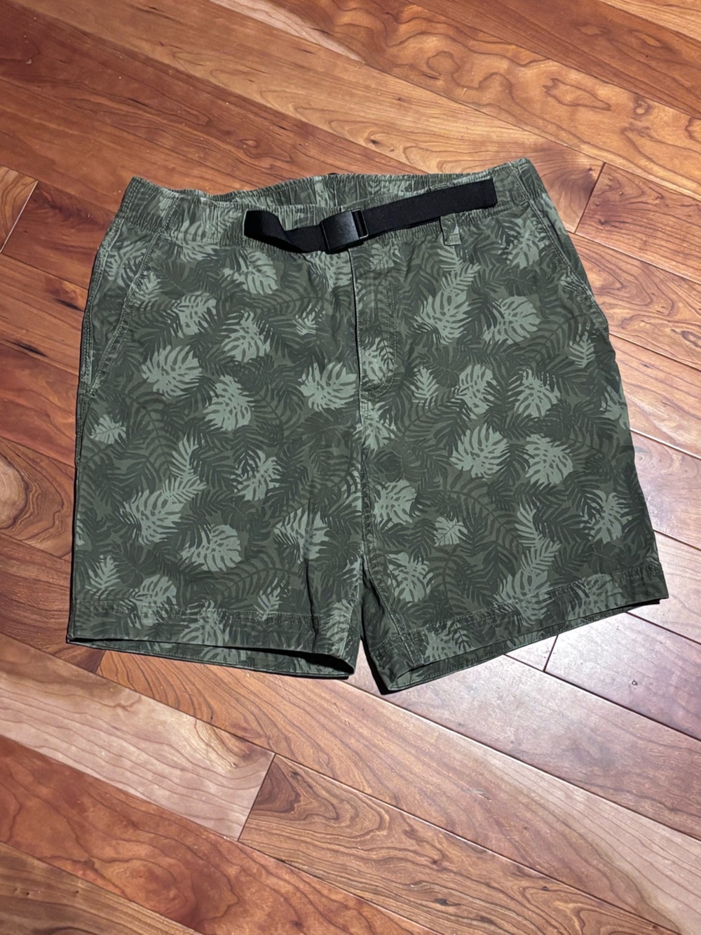Duluth Trading Co Men's Belted Lightweight Canvas 9" Shorts Jungle Camo M
